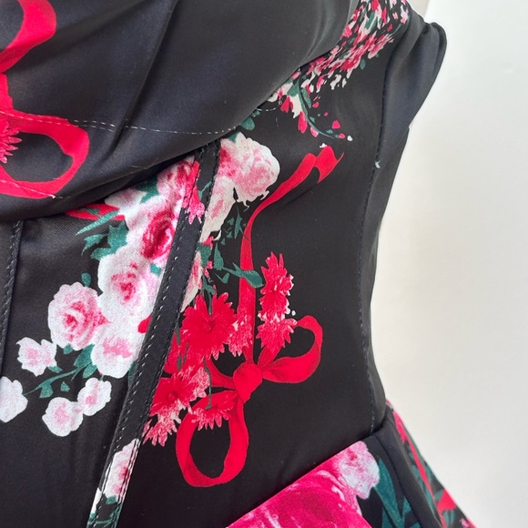 🎀🌹Gorgeous Ribbon and Roses Print Ruffled Corset Mini Dress - Picture 5 of 12